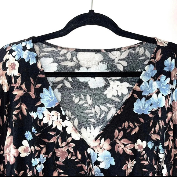 American Eagle Crepe Black Floral Print Wrap Front Bell Sleeve Top Small Women’s - Picture 2 of 11